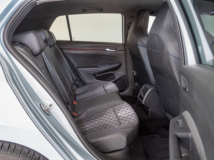 Renting Volkswagen Golf R-Line 2.0 TDI 110 kW (150 CV) DSG Ocasión 1