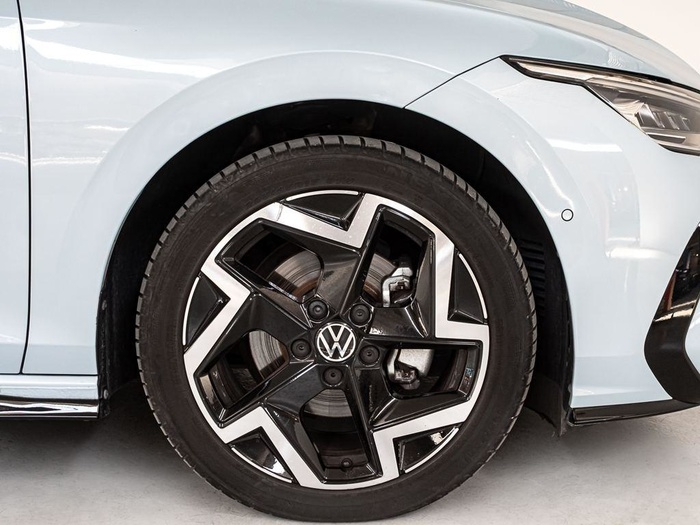 Renting Volkswagen Golf R-Line 2.0 TDI 110 kW (150 CV) DSG Ocasión 1 1