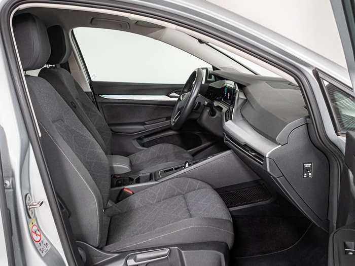 Renting Volkswagen Golf Variant Life 1.0 eTSI 81 kW (110 CV) DSG Ocasión
