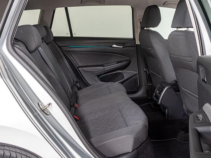 Renting Volkswagen Golf Variant Life 1.0 eTSI 81 kW (110 CV) DSG Ocasión