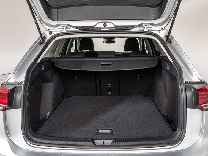 Renting Volkswagen Golf Variant Life 1.0 eTSI 81 kW (110 CV) DSG Ocasión