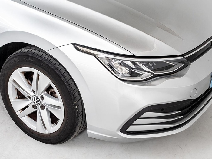 Renting Volkswagen Golf Variant Life 1.0 eTSI 81 kW (110 CV) DSG Ocasión