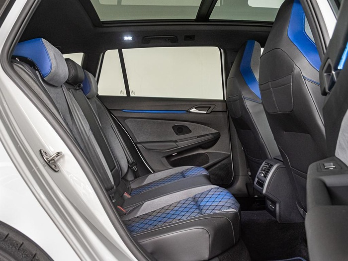 Renting Volkswagen Golf Variant R 2.0 TSI BMT 4Motion 245 kW (333 CV) DSG Ocasión