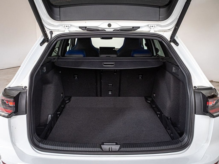 Renting Volkswagen Golf Variant R 2.0 TSI BMT 4Motion 245 kW (333 CV) DSG Ocasión