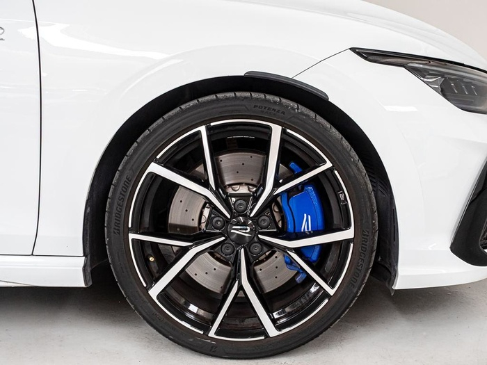Renting Volkswagen Golf Variant R 2.0 TSI BMT 4Motion 245 kW (333 CV) DSG Ocasión