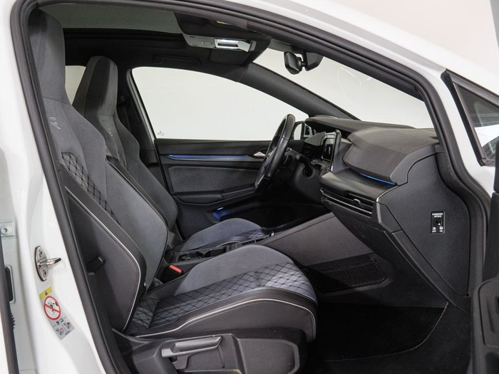 Renting Volkswagen Golf Variant R-Line 2.0 TDI 110 kW (150 CV) DSG Ocasión