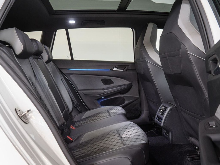 Renting Volkswagen Golf Variant R-Line 2.0 TDI 110 kW (150 CV) DSG Ocasión