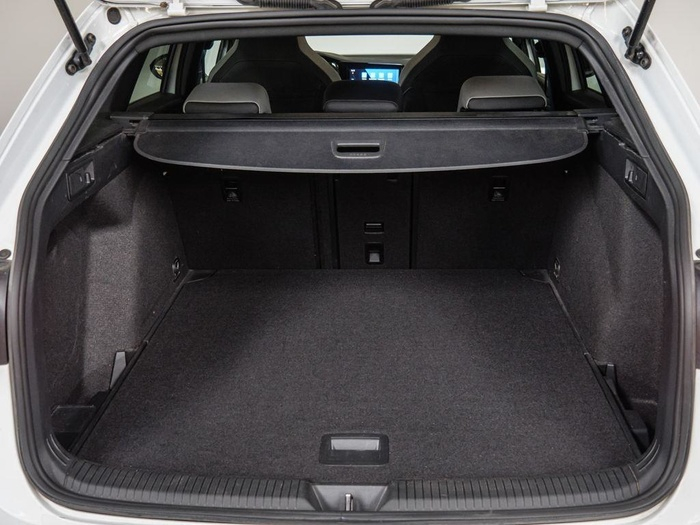 Renting Volkswagen Golf Variant R-Line 2.0 TDI 110 kW (150 CV) DSG Ocasión
