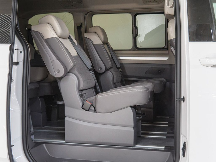 Renting Volkswagen Multivan Life Batalla Corta 1.5 eHybrid 4Motion 180 kW (245 CV) DSG Ocasión 1