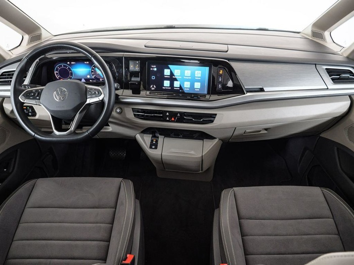 Renting Volkswagen Multivan Life Batalla Corta 2.0 TDI 110 kW (150 CV) DSG Ocasión