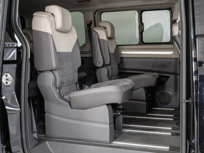 Renting Volkswagen Multivan Life Batalla Corta 2.0 TDI 110 kW (150 CV) DSG Ocasión