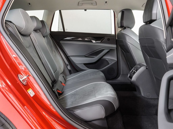 Renting Volkswagen Passat Variant Business 1.5 eTSI 110 kW (150 CV) DSG Ocasión