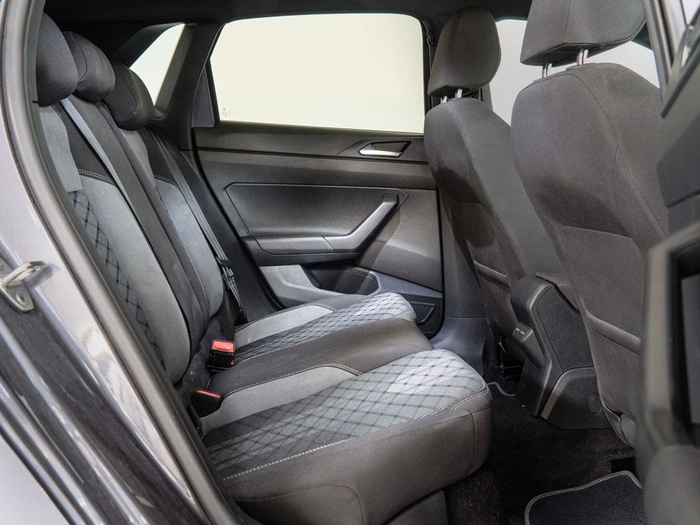 Renting Volkswagen Polo R-Line 1.0 TSI 85 kW (115 CV) DSG Ocasión 2