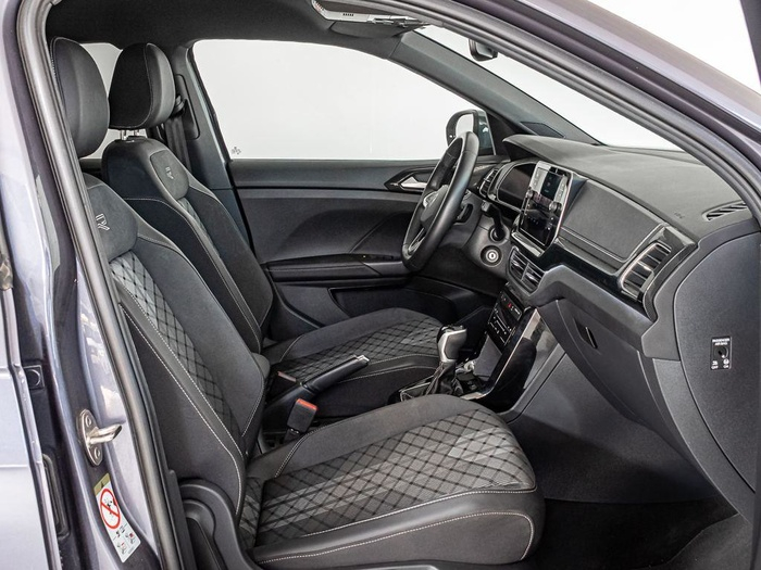 Renting Volkswagen T-Cross R-Line 1.0 TSI 85 kW (115 CV) DSG Ocasión