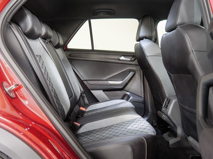 Renting Volkswagen T-Roc R-Line 1.5 TSI 110 kW (150 CV) DSG Ocasión 1
