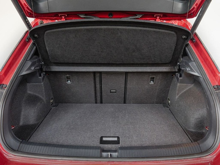 Renting Volkswagen T-Roc R-Line 1.5 TSI 110 kW (150 CV) DSG Ocasión 1