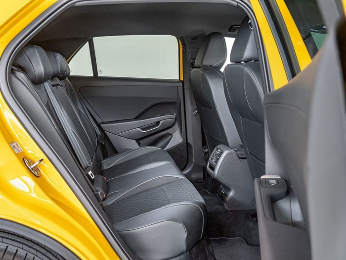 Renting Volkswagen T-Roc R-Line 1st Edition 1.5 eTSI 110 kW (150 CV) DSG Ocasión