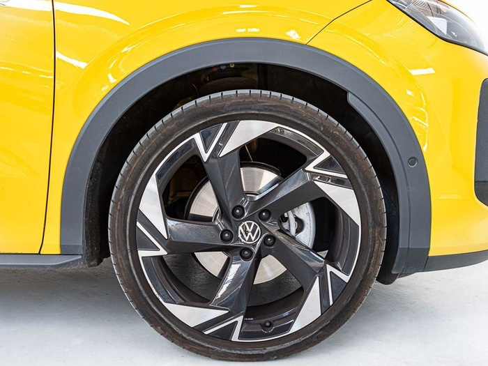 Renting Volkswagen T-Roc R-Line 1st Edition 1.5 eTSI 110 kW (150 CV) DSG Ocasión