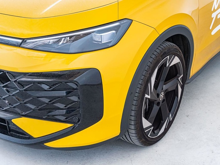 Renting Volkswagen T-Roc R-Line 1st Edition 1.5 eTSI 110 kW (150 CV) DSG Ocasión