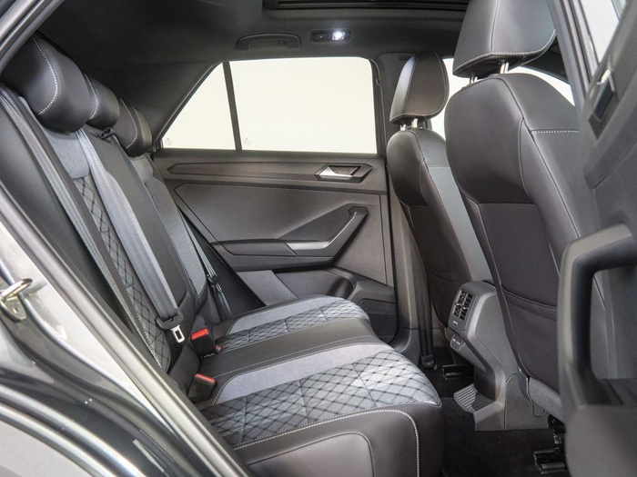 Renting Volkswagen T-Roc R-Line 2.0 TDI 110 kW (150 CV) Ocasión