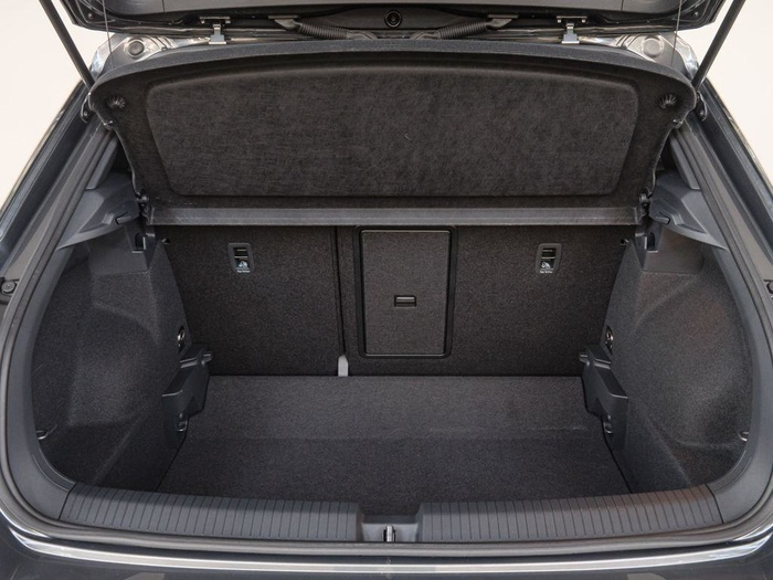 Renting Volkswagen T-Roc R-Line 2.0 TDI 110 kW (150 CV) Ocasión