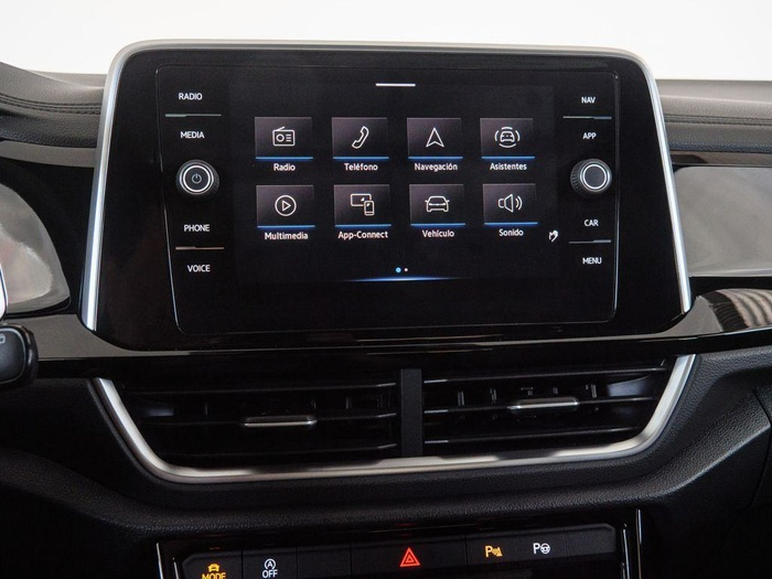 Renting Volkswagen T-Roc R-Line 2.0 TDI 110 kW (150 CV) Ocasión