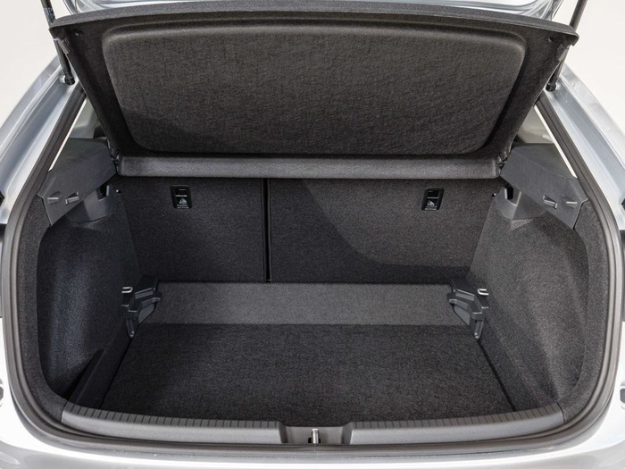 Renting Volkswagen Taigo «Más» 1.0 TSI 70 kW (95 CV) Ocasión 1 4