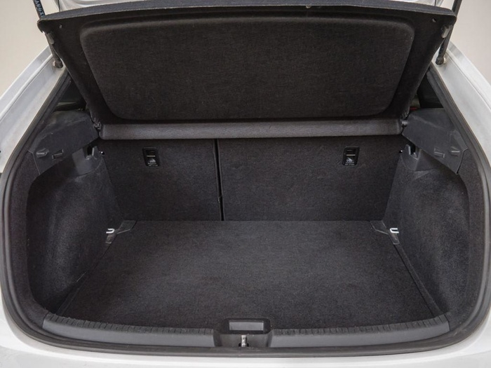 Renting Volkswagen Taigo R-Line 1.0 TSI 81 kW (110 CV) DSG Ocasión