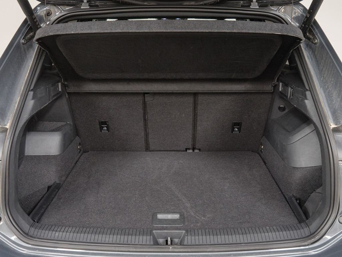 Renting Volkswagen Tiguan R-Line 2.0 TDI 110 kW (150 CV) DSG Ocasión 2 1