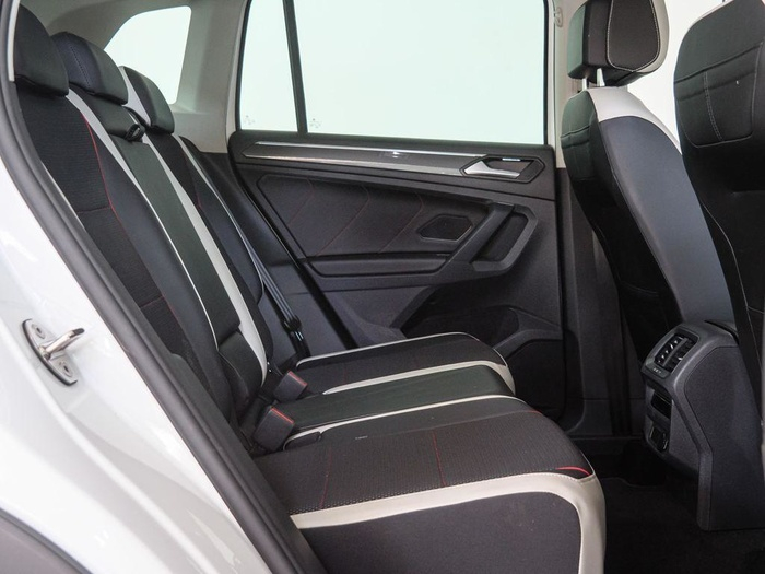 Renting Volkswagen Tiguan Urban Sport 1.5 TSI 96 kW (130 CV) Ocasión 1