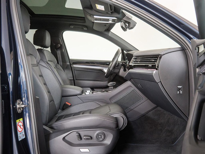 Renting Volkswagen Touareg R 3.0 V6 TSI eHybrid 4Motion 340 kW (462 CV) tiptronic Ocasión