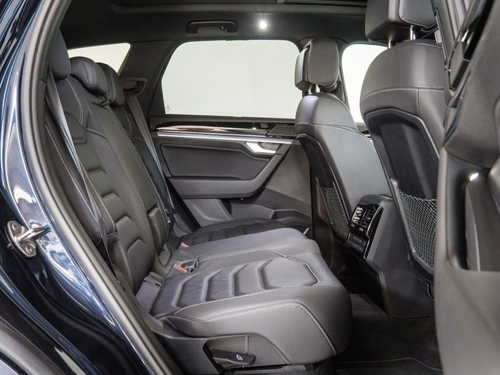 Renting Volkswagen Touareg R 3.0 V6 TSI eHybrid 4Motion 340 kW (462 CV) tiptronic Ocasión