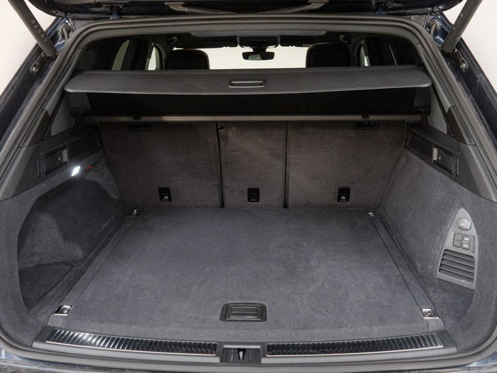 Renting Volkswagen Touareg R 3.0 V6 TSI eHybrid 4Motion 340 kW (462 CV) tiptronic Ocasión