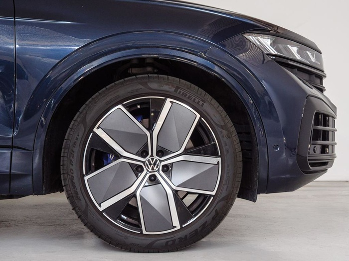 Renting Volkswagen Touareg R 3.0 V6 TSI eHybrid 4Motion 340 kW (462 CV) tiptronic Ocasión