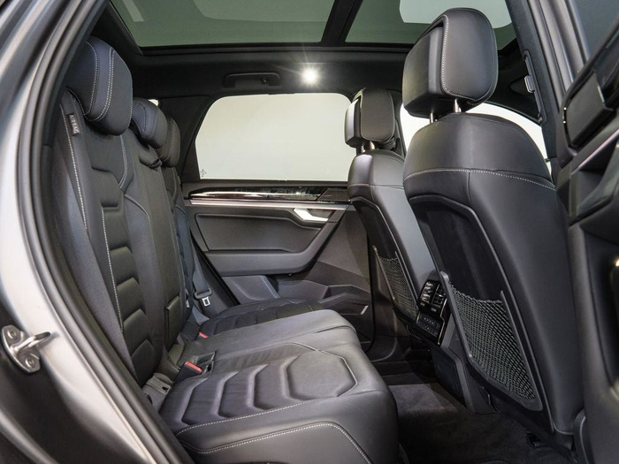 Renting Volkswagen Touareg R 3.0 V6 TSI eHybrid 4Motion 340 kW (462 CV) tiptronic Ocasión 1