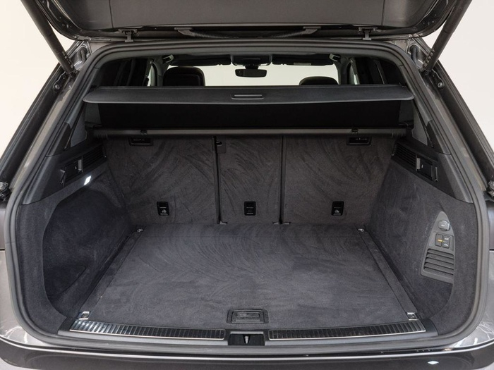 Renting Volkswagen Touareg R 3.0 V6 TSI eHybrid 4Motion 340 kW (462 CV) tiptronic Ocasión 1