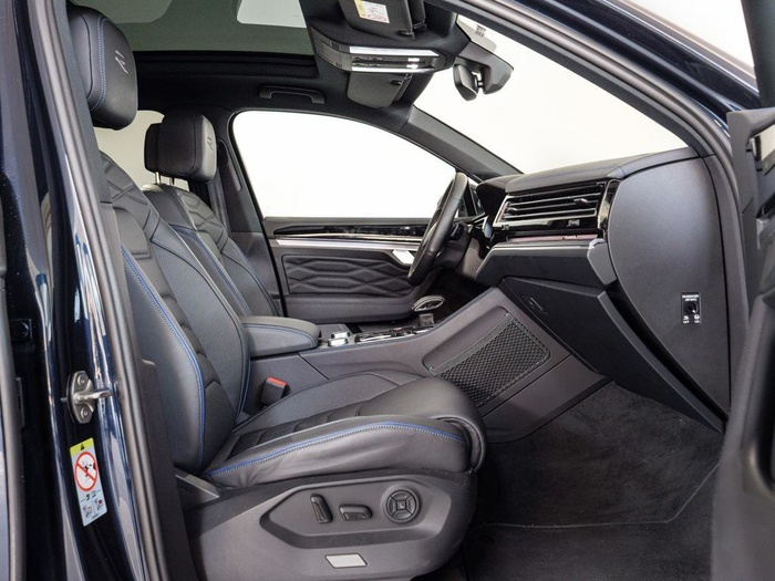 Renting Volkswagen Touareg R 3.0 V6 TSI eHybrid 4Motion 340 kW (462 CV) tiptronic Ocasión 2