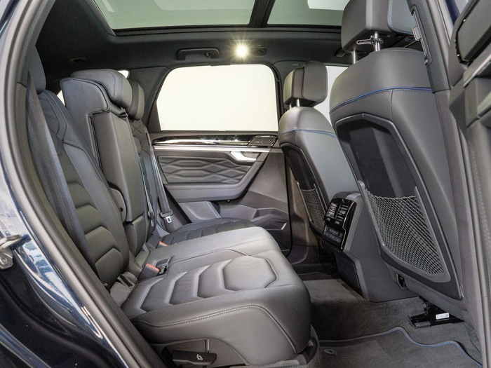 Renting Volkswagen Touareg R 3.0 V6 TSI eHybrid 4Motion 340 kW (462 CV) tiptronic Ocasión 2