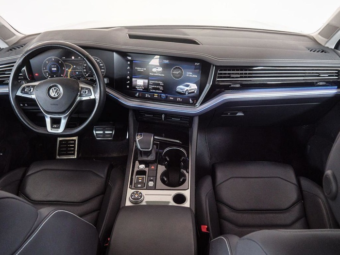 Renting Volkswagen Touareg R-Line 3.0 TDI 4Motion 210 kW (286 CV) Tiptronic Ocasión