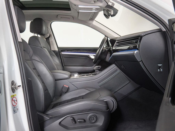 Renting Volkswagen Touareg R-Line 3.0 TDI 4Motion 210 kW (286 CV) Tiptronic Ocasión