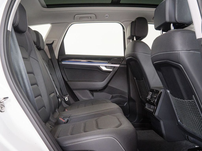 Renting Volkswagen Touareg R-Line 3.0 TDI 4Motion 210 kW (286 CV) Tiptronic Ocasión