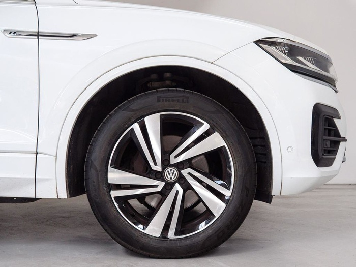 Renting Volkswagen Touareg R-Line 3.0 TDI 4Motion 210 kW (286 CV) Tiptronic Ocasión
