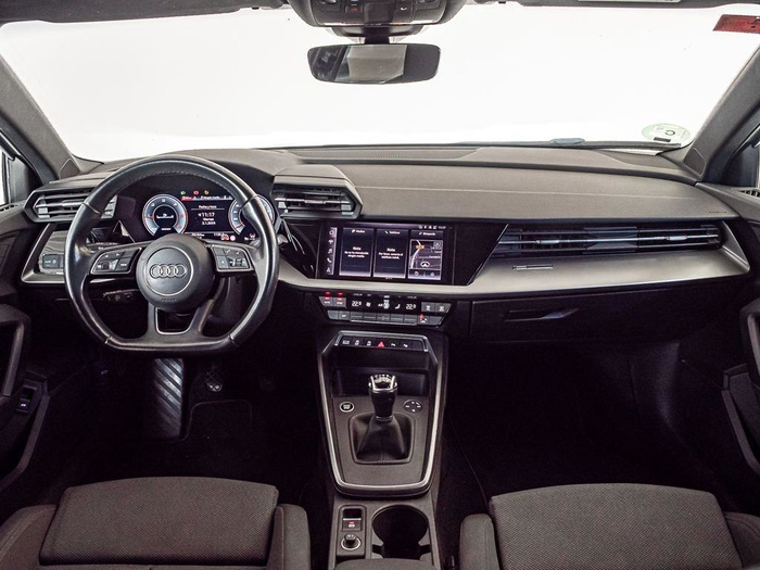 Renting Audi A3 Sportback Black line edition 35 TFSI 110 kW (150 CV) Ocasión