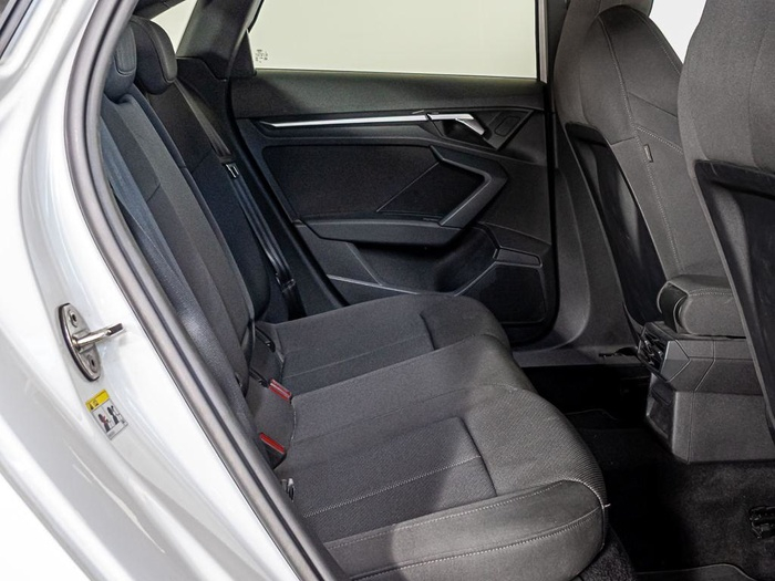 Renting Audi A3 Sportback Black line edition 35 TFSI 110 kW (150 CV) Ocasión