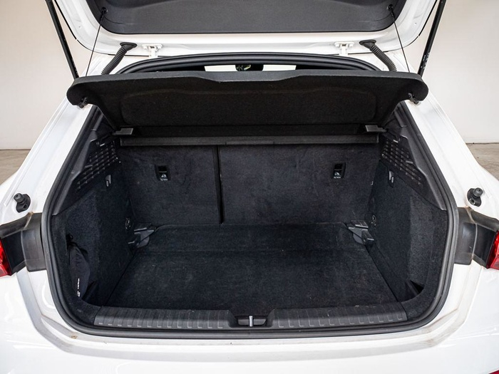 Renting Audi A3 Sportback Black line edition 35 TFSI 110 kW (150 CV) Ocasión
