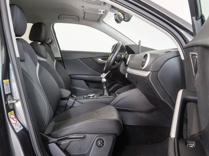 Renting Audi Q2 Black line 30 TDI 85 kW (116 CV) Ocasión