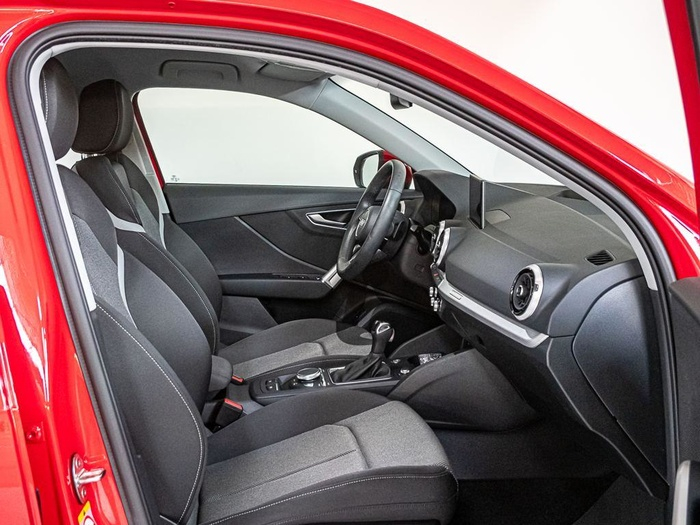 Renting Audi Q2 S line 35 TFSI 110 kW (150 CV) S tronic Ocasión