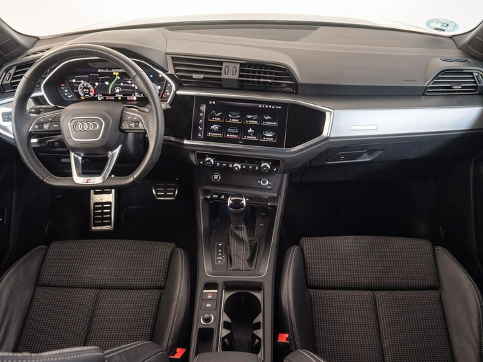 Renting Audi Q3 Black line 35 TDI 110 kW (150 CV) S tronic Ocasión 1