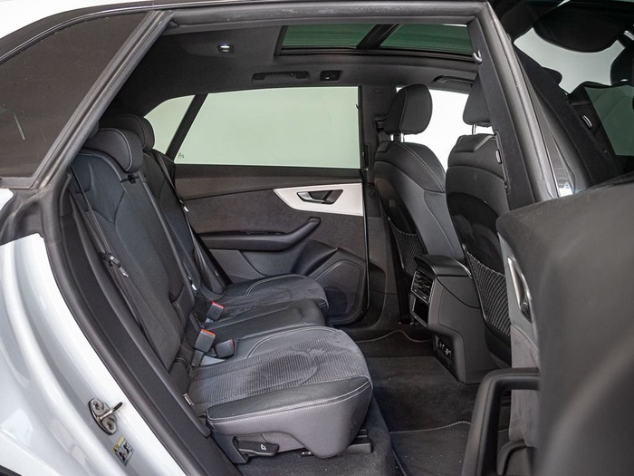 Renting Audi Q8 Black line 50 TDI quattro 210 kW (286 CV) tiptronic Ocasión 4
