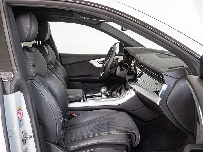Renting Audi Q8 Black line 50 TDI quattro 210 kW (286 CV) tiptronic Ocasión 4